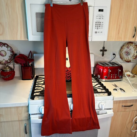 10 Lululemon burnt orange groove flair pants - Picture 1 of 3
